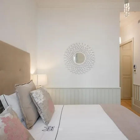Deluxe Apartment *